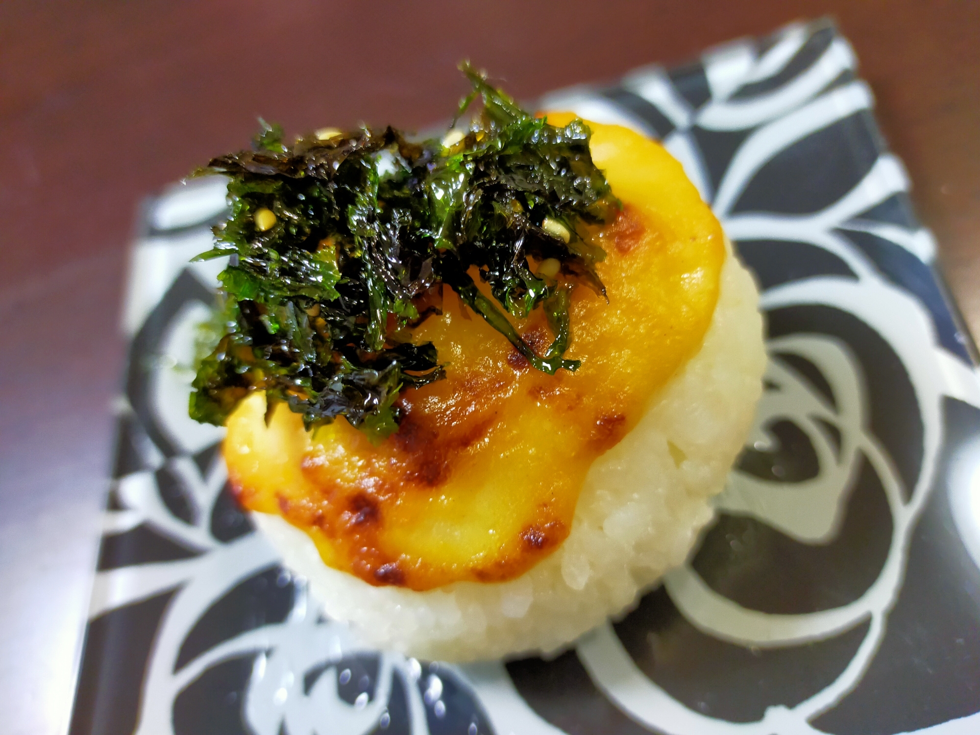 韓国海苔の味噌マヨ焼きおにぎり