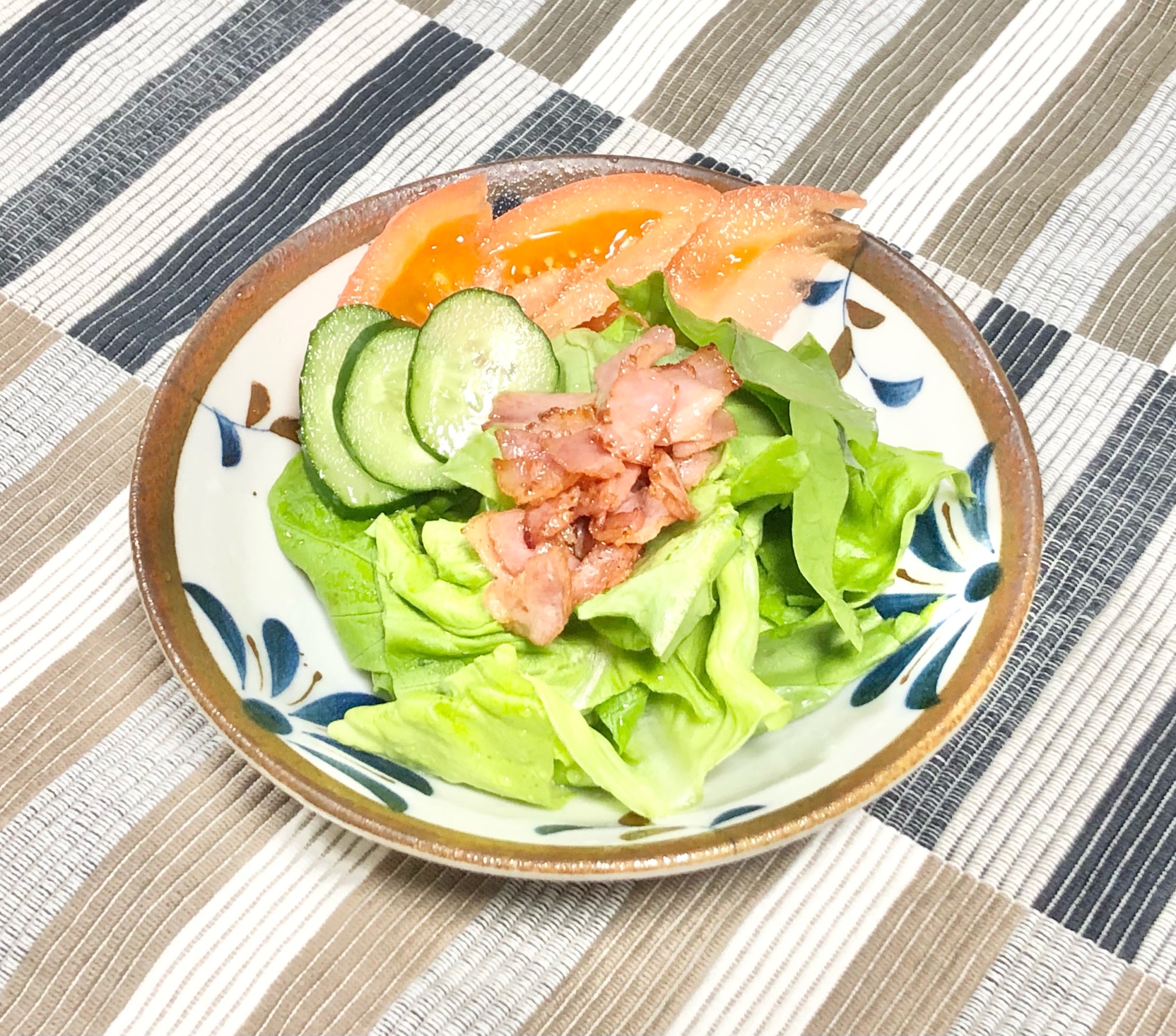 簡単⭐サラダ菜とトマトのサラダ