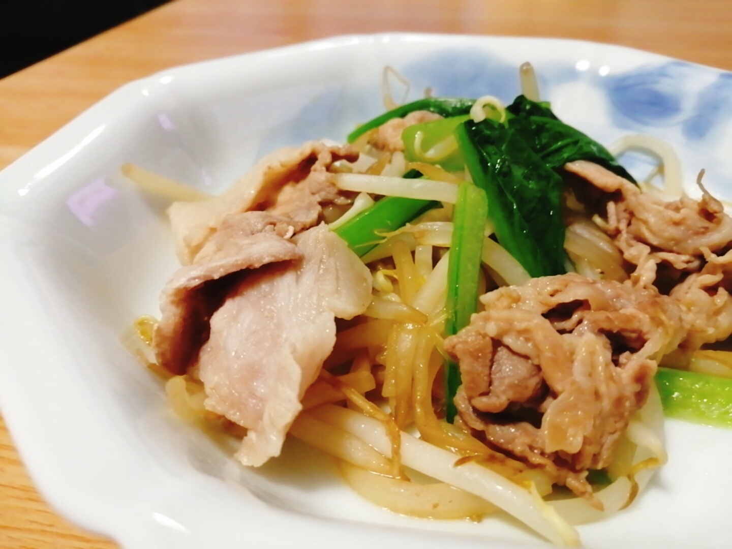 豚肉ともやしと小松菜のオイスターソース炒め レシピ 作り方 By はじゃじゃ 楽天レシピ 豚肉ともやしと小松菜のオイスターソース炒め レシピ 作り方 By はじゃじゃ 楽天レシピ