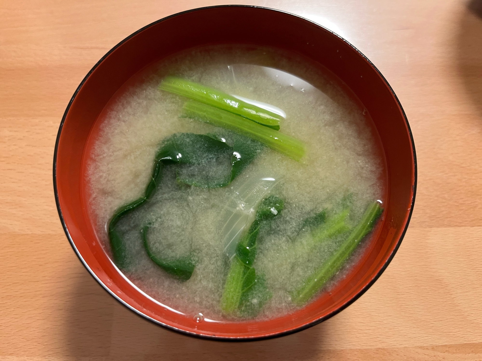 玉ねぎと小松菜の味噌汁