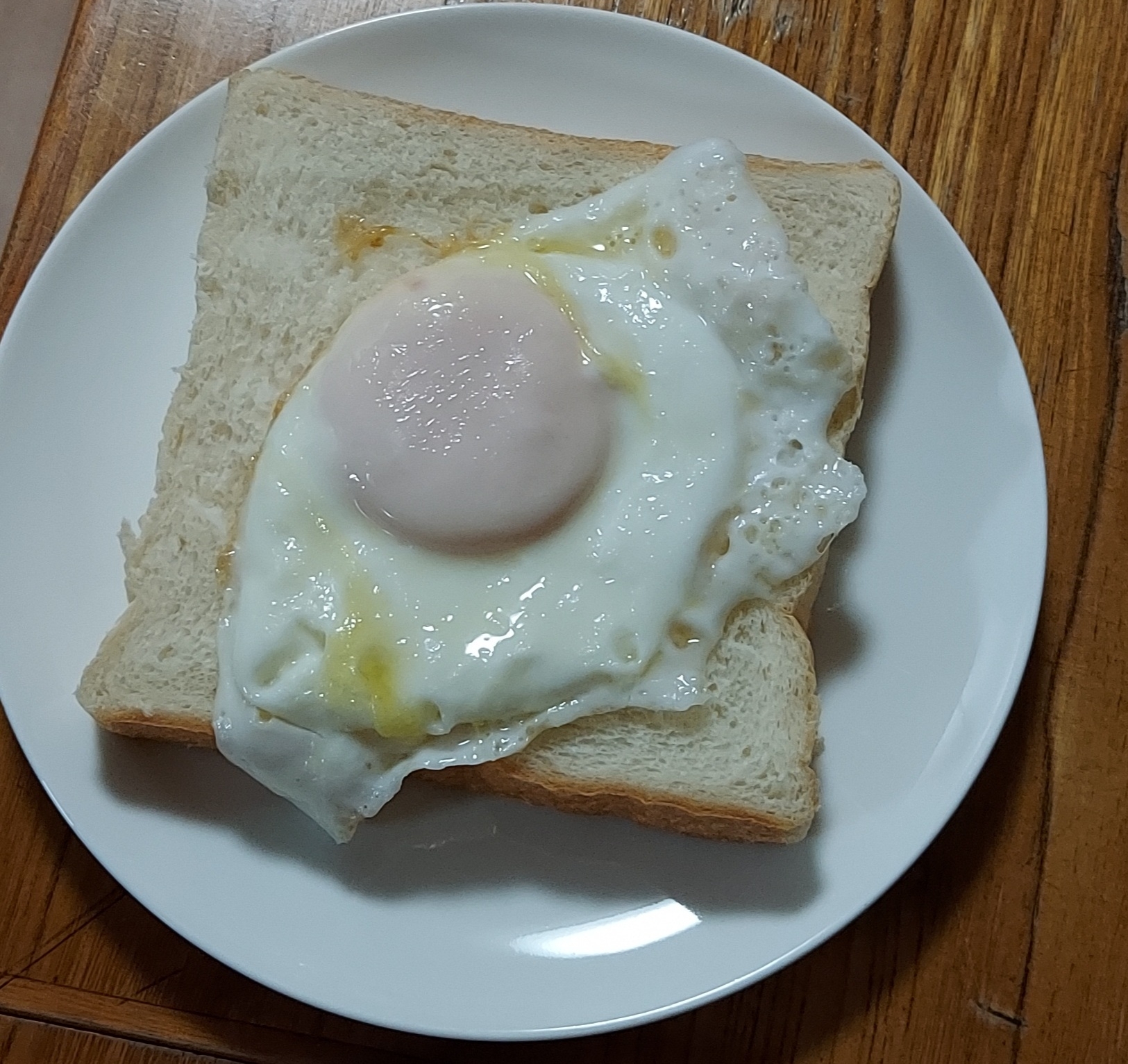 目玉焼きトースト