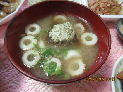 ちくわととろろ昆布の味噌汁