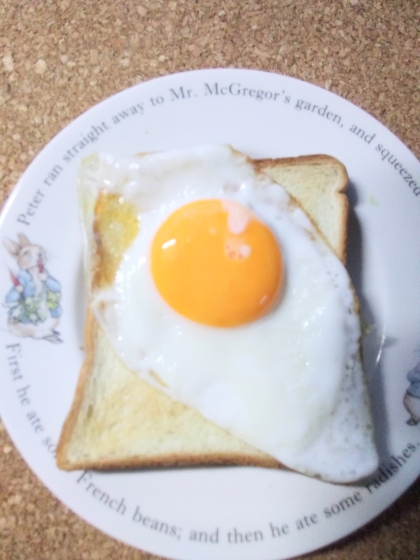 今日も簡単！！半熟目玉焼きトースト