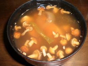 簡単　なめこと豆腐の生姜スープ
