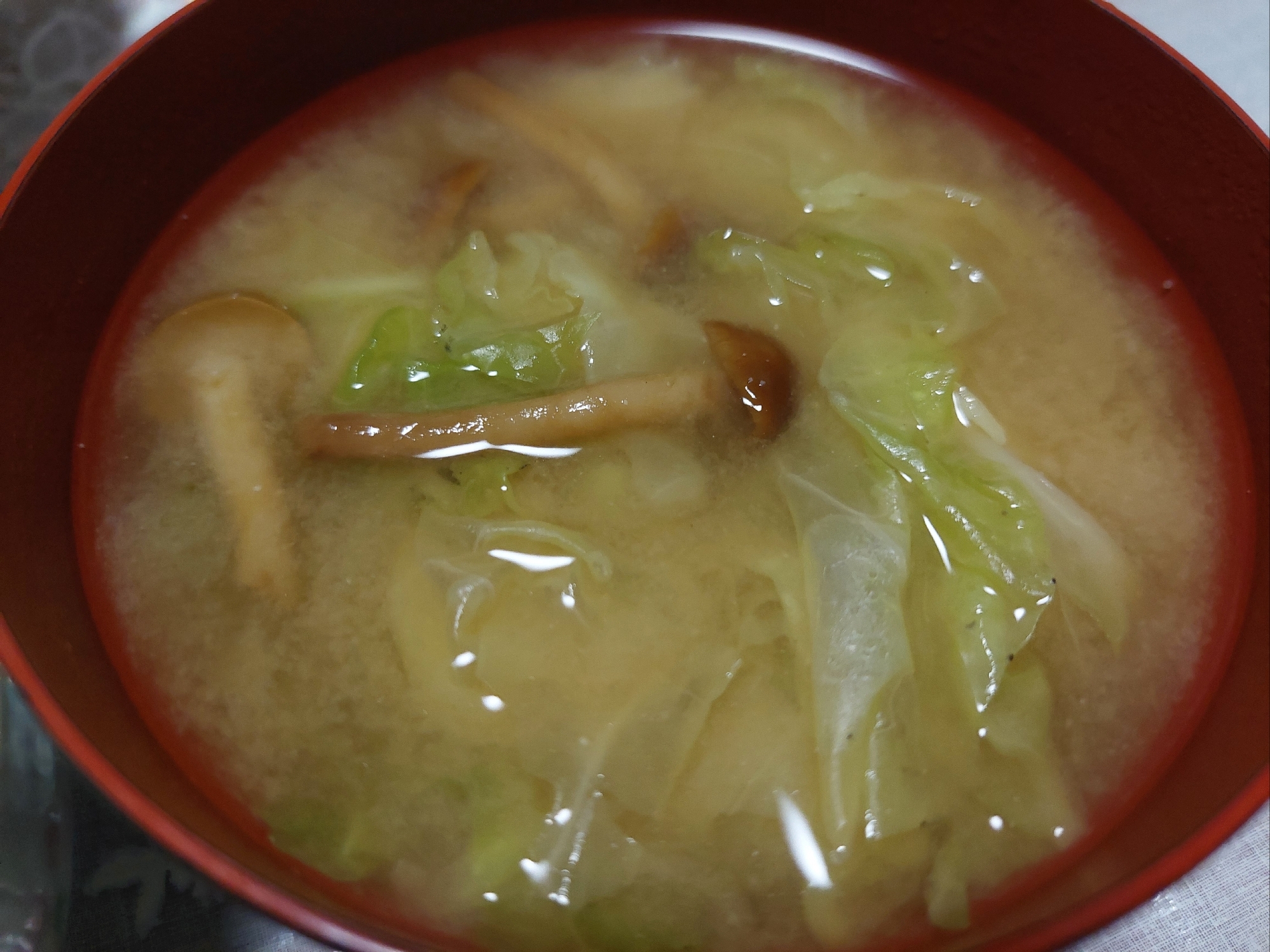 なめことキャベツのお味噌汁