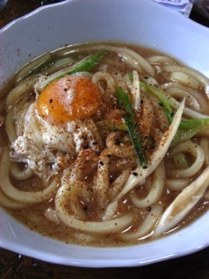 肉じゃがの煮汁で作る　牛肉煮込みうどん