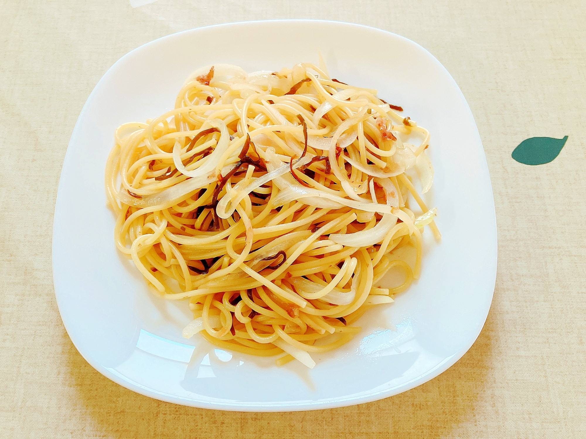 玉ねぎと塩昆布の和風パスタ