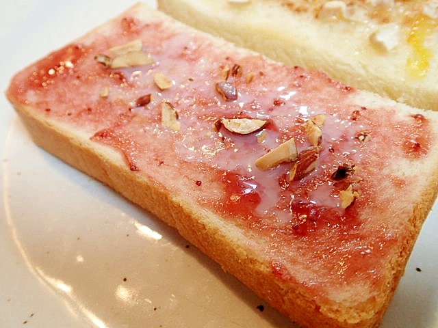 生姜香る　苺ジャムとアーモンドのトースト