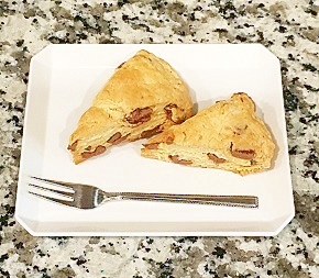 お休みの朝ご飯にも!豆乳入りチョコチップスコーン