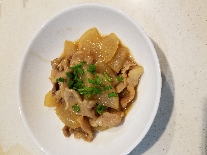 豚バラの旨味が大根にしみて美味しい！ご飯が進みますね！