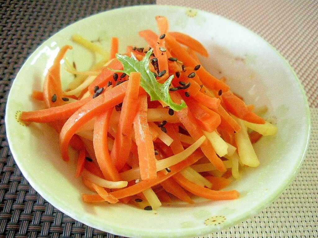 お夜食、おつまみに！人参と大根の皮だけきんぴら♪