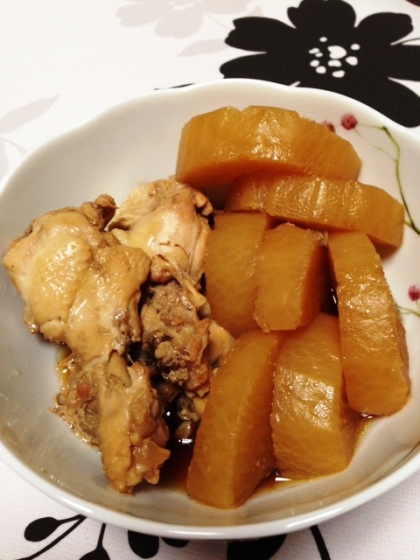 圧力鍋で30分、大根も鶏もすごく煮込まれ美味しかったです♪
味付けも程よい感じで良かったです(*^_^*)