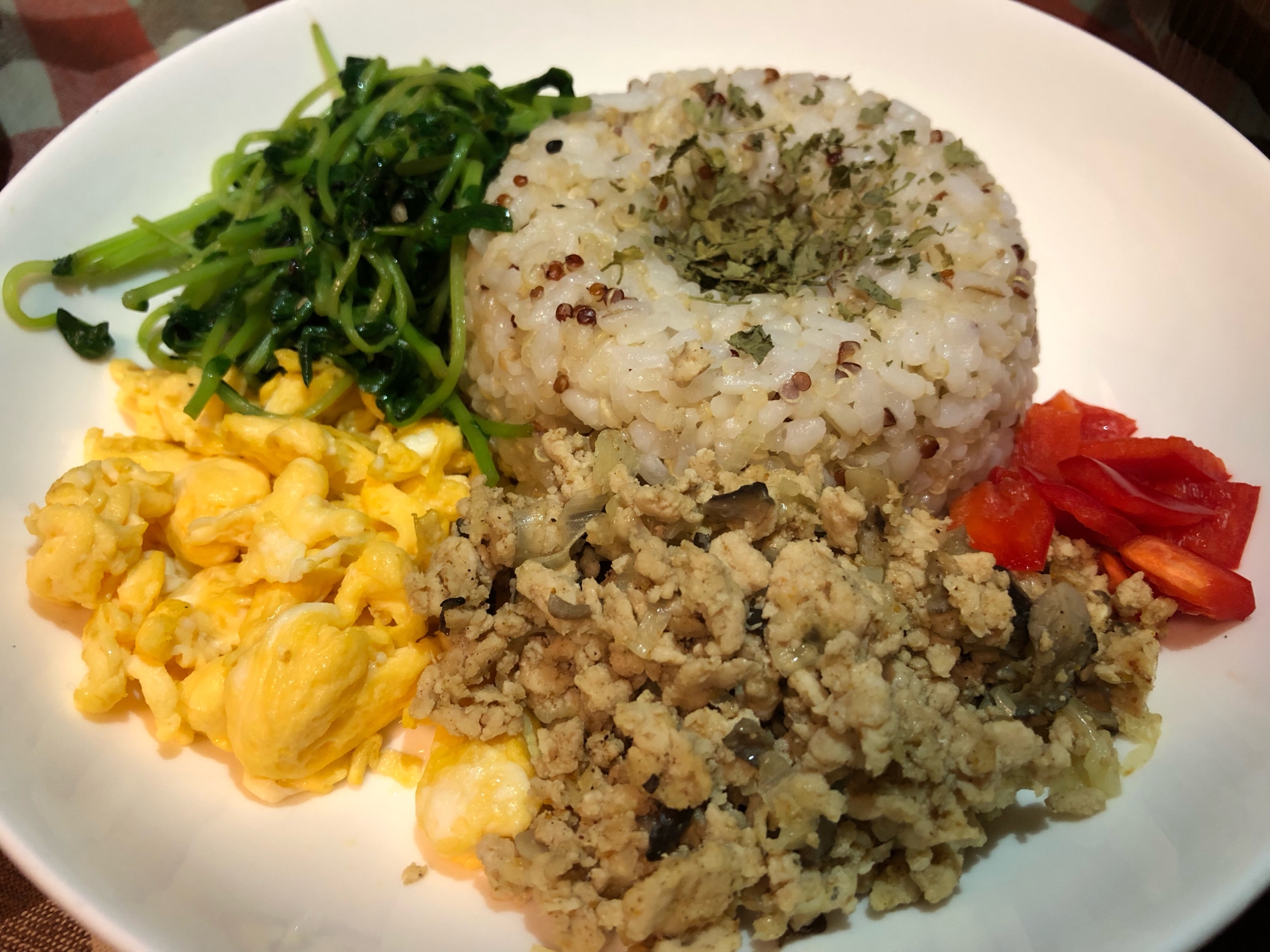 栄養満点カレーそぼろ5色丼