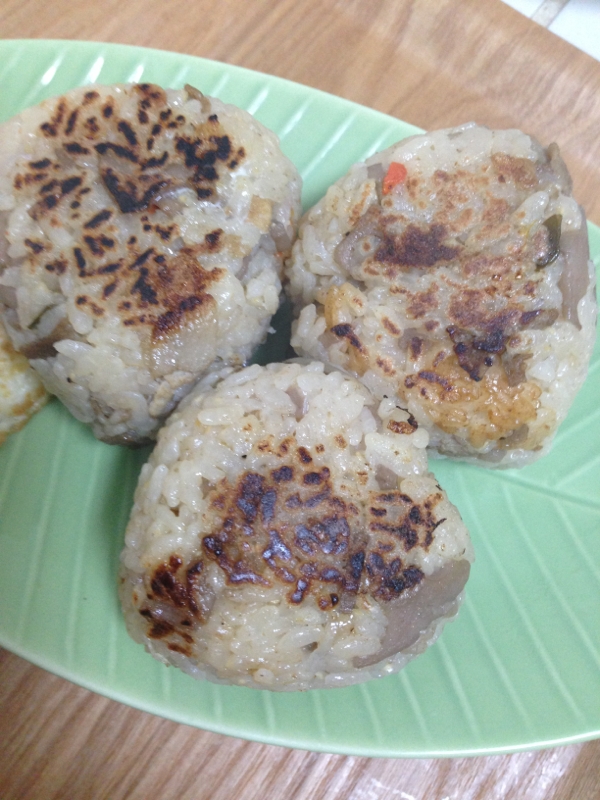 炊き込み御飯の焼きおにぎり☆