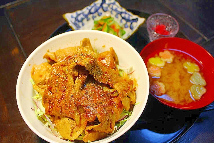 せんぎり野菜と焼肉の丼