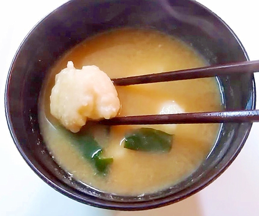 豆腐入りすいとんとワカメの味噌汁