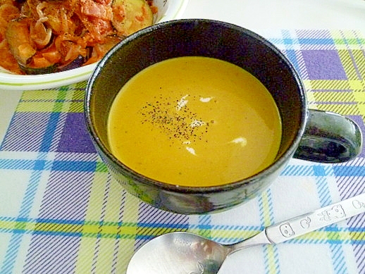 冷凍かぼちゃで濃厚かぼちゃスープ