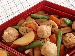 ☆ヘルシー弁当(5)野菜と鶏団子の煮物