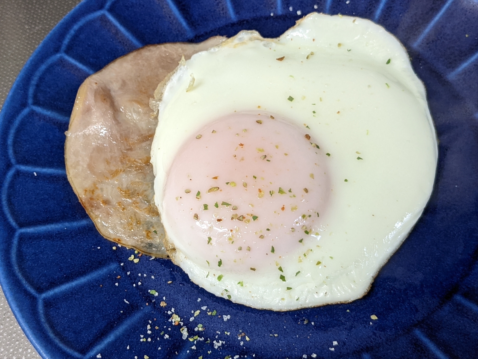 ハムを先に焼いて❀ハムエッグ