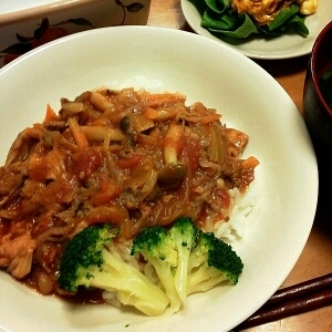 いつもはトマト缶を煮詰めて作っていたのですが、デミソースを使うとコクが出て美味しかったです!!
次女はお代わりまでしてくれました♪