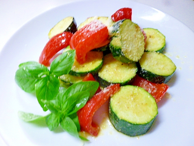 カラフル ズッキーニとパプリカのマヨネーズ炒め レシピ 作り方 By さとママ3645 楽天レシピ カラフル ズッキーニとパプリカのマヨネーズ炒め レシピ 作り方 By さとママ3645 楽天レシピ