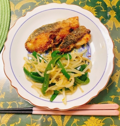 野菜たっぷり添えてブリの醤油焼きプレート