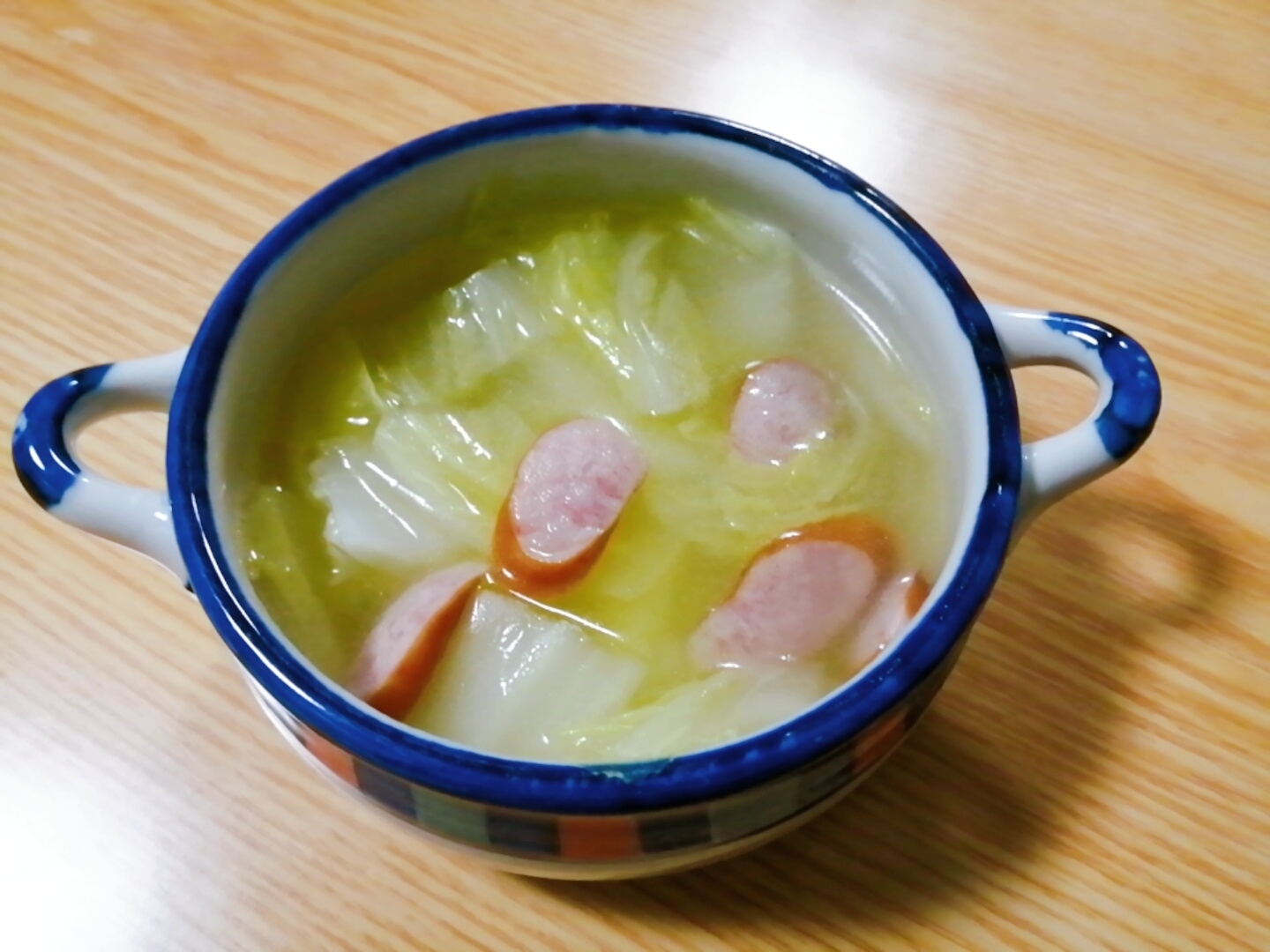 白菜消費☆白菜とウインナーの中華スープ