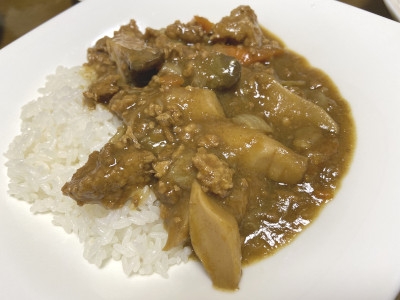 暑くなるとカレーがいっそうおいしく感じます。たくさん野菜を食べて元気に乗り切りたいですね！ごちそうさまでした。