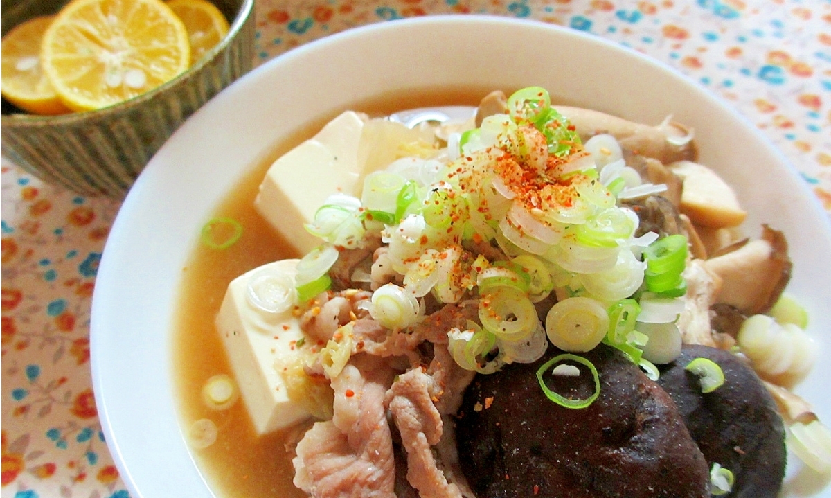 節約しても味は妥協無し！旨味たっぷりの「きのこ鍋」がおすすめ