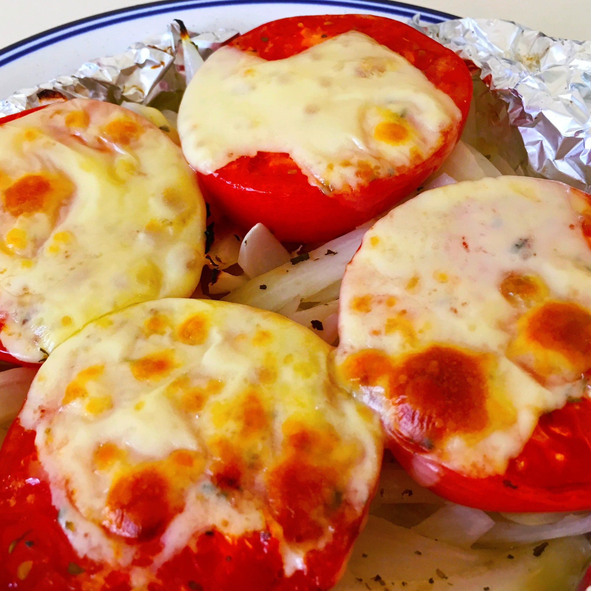 とろーりチーズのせ焼きトマト