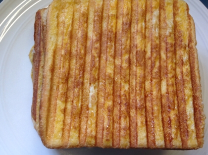 ハムとカマンベールチーズのフレンチトースト風サンド