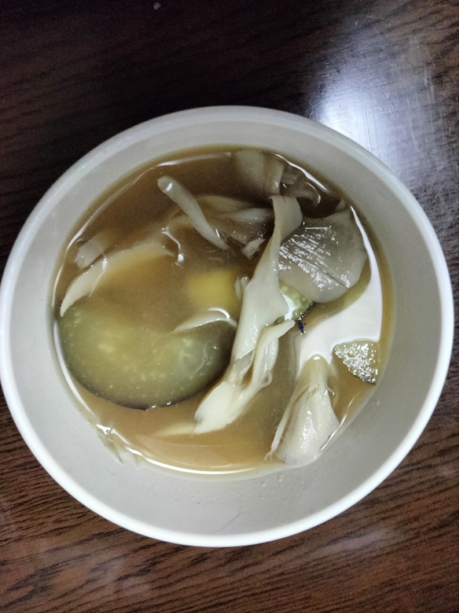 茄子とまいたけの味噌汁