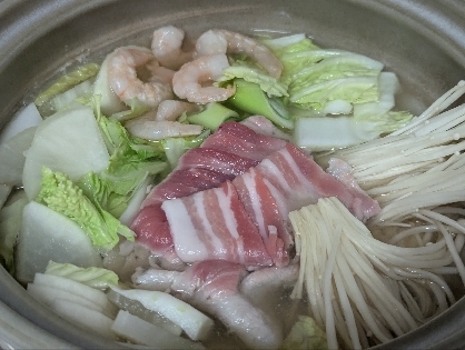 白だしのみで☘️具材のだしを活かしたお鍋