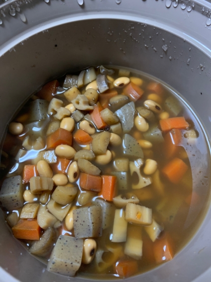 土鍋でほったらかし♪大豆と根菜の五目煮