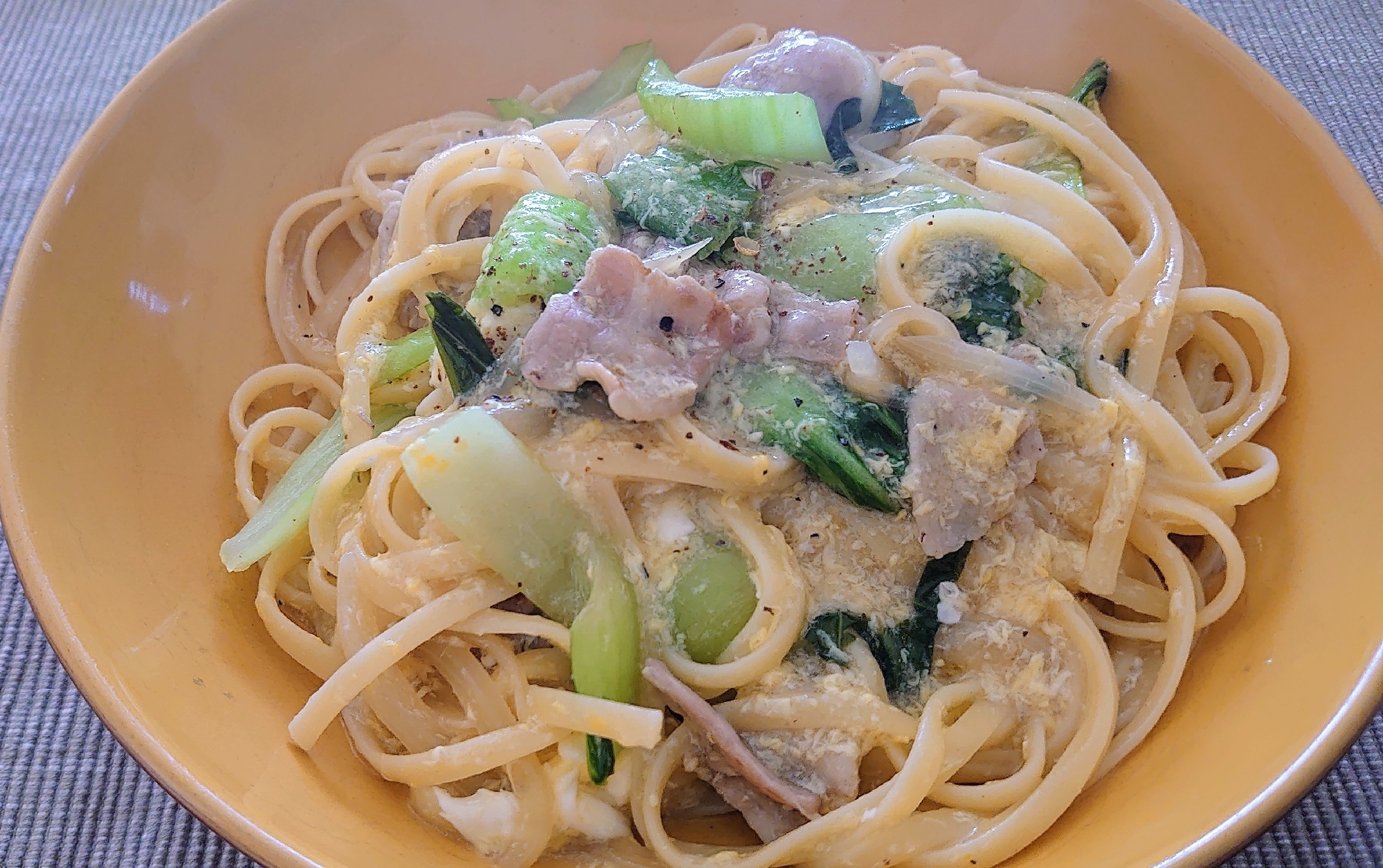ありもので！　チンゲン菜と豚バラの中華風パスタ