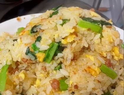 鶏そぼろと細ねぎで卵チャーハン