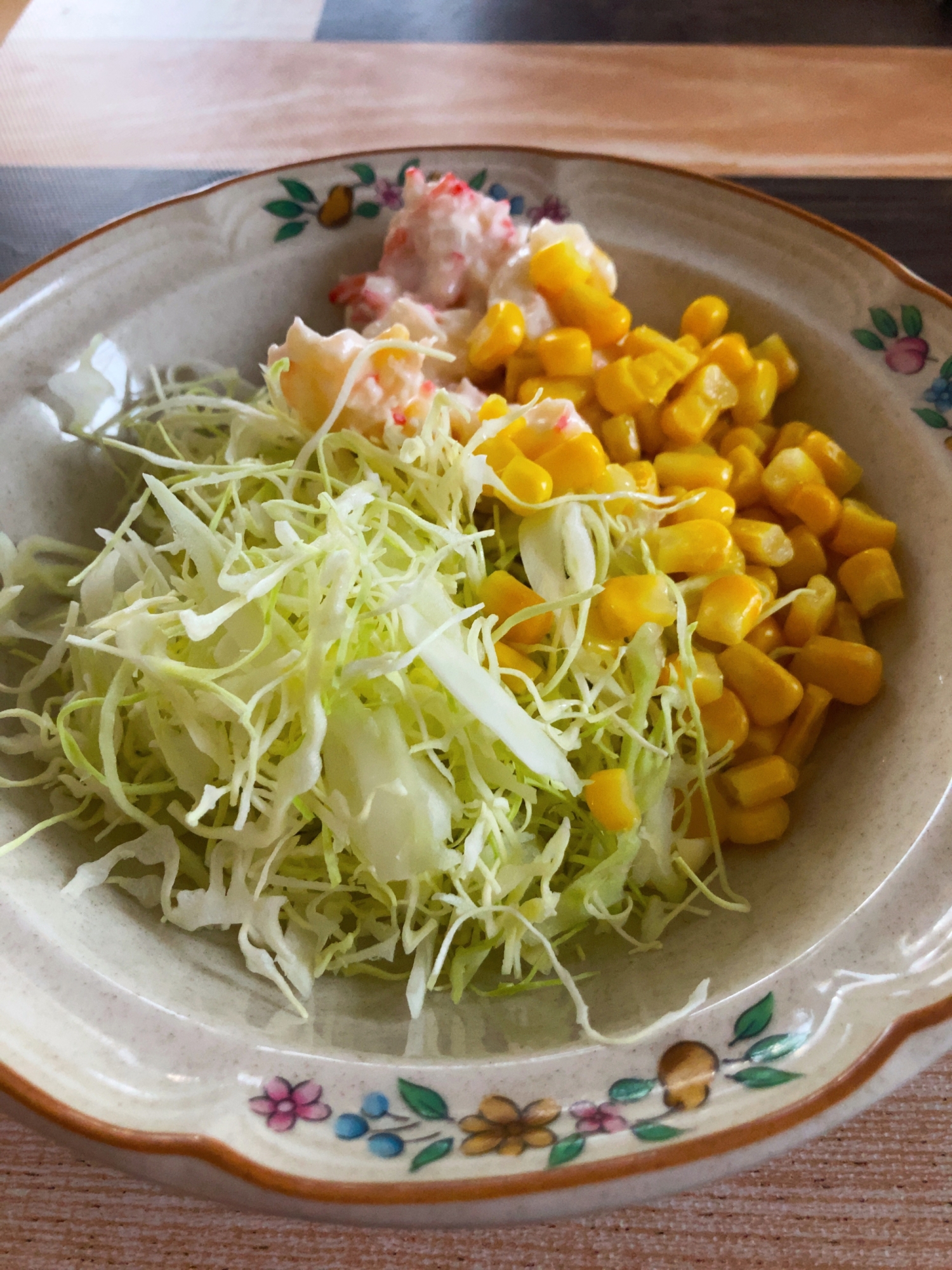 カニマヨコーンキャベツのサラダ