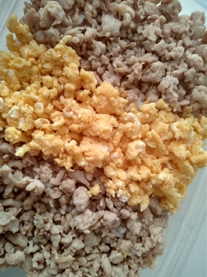 お弁当や丼ぶりに！マヨネーズ入りでふわふわ卵そぼろ