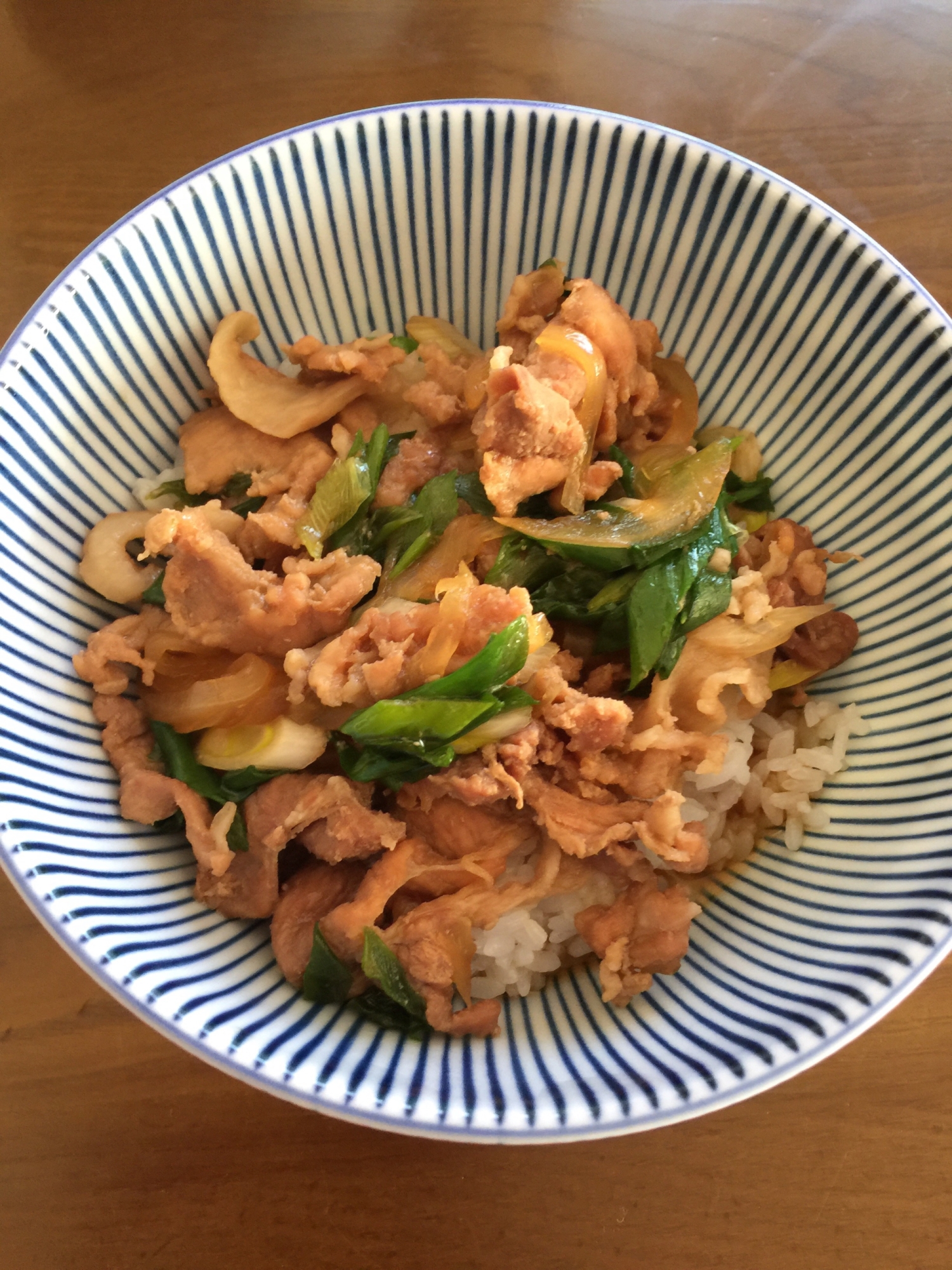 味付けはすき焼きのタレ 豚こま肉で豚丼