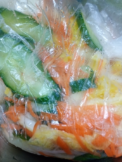 簡単〜にんじんと白菜ときゅうりのレモン漬け〜