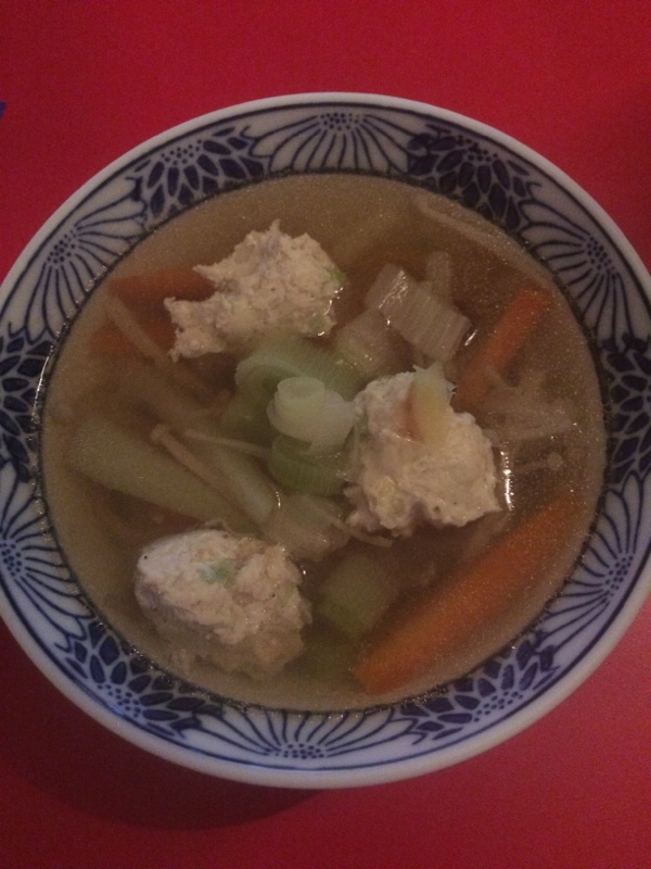 野菜たっぷり！鶏団子スープ
