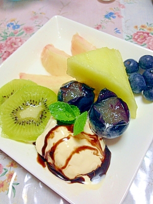 自家製０アイスでフルーツ＆チョコシロップかけ