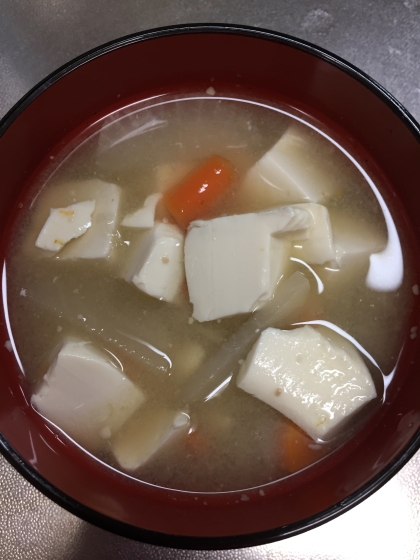 大根と豆腐で昆布だしのお味噌汁