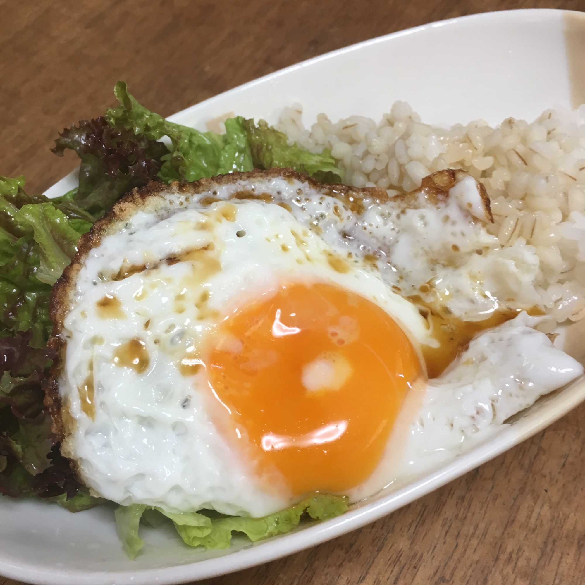 もみ麦入り目玉焼き丼