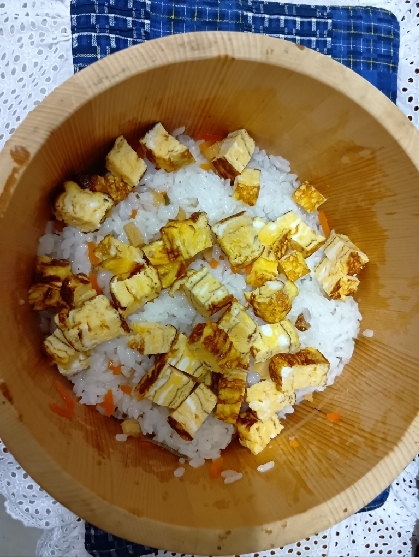 お花見に✿⁠桜でんぷ&玉子焼きの簡単ちらし寿司