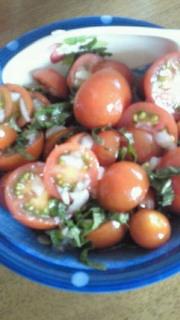 庭のフルーツ、ミニトマトとしそを消費するレシピを探して。さっぱりでもう一品にぴったり。