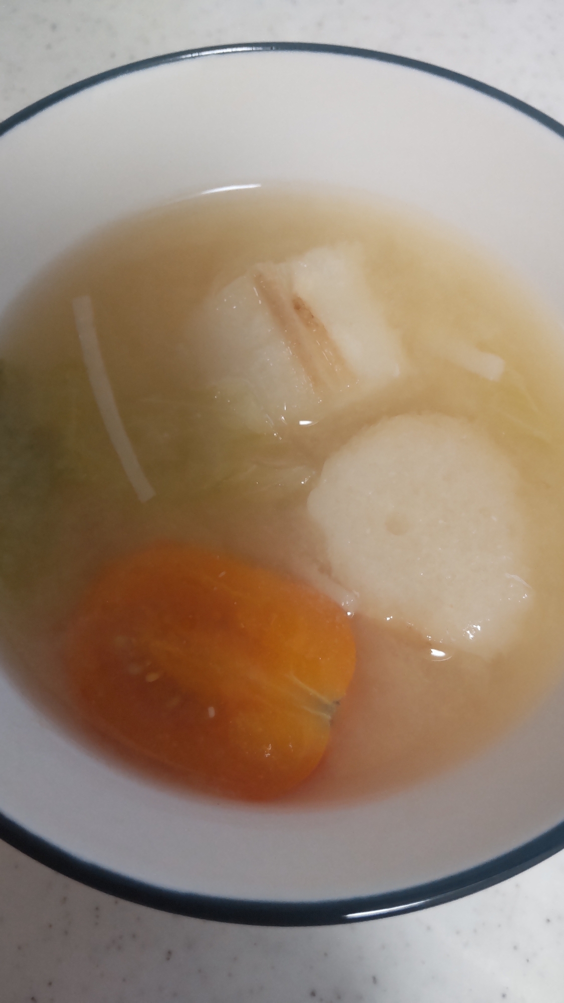 プチトマトとレタスとお麩と大根の皮のお味噌汁