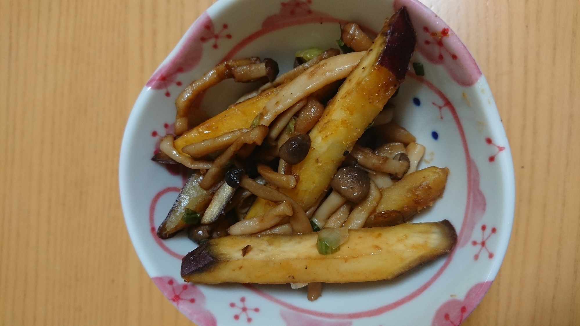 美味☆さつま芋としめじの焦がしバター醤油炒め☆