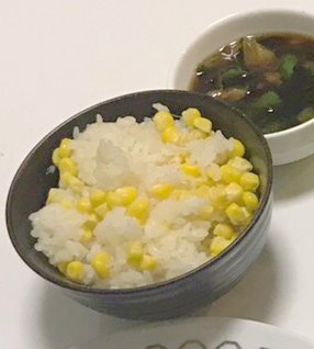 旬の甘みを味わう！トウモロコシご飯