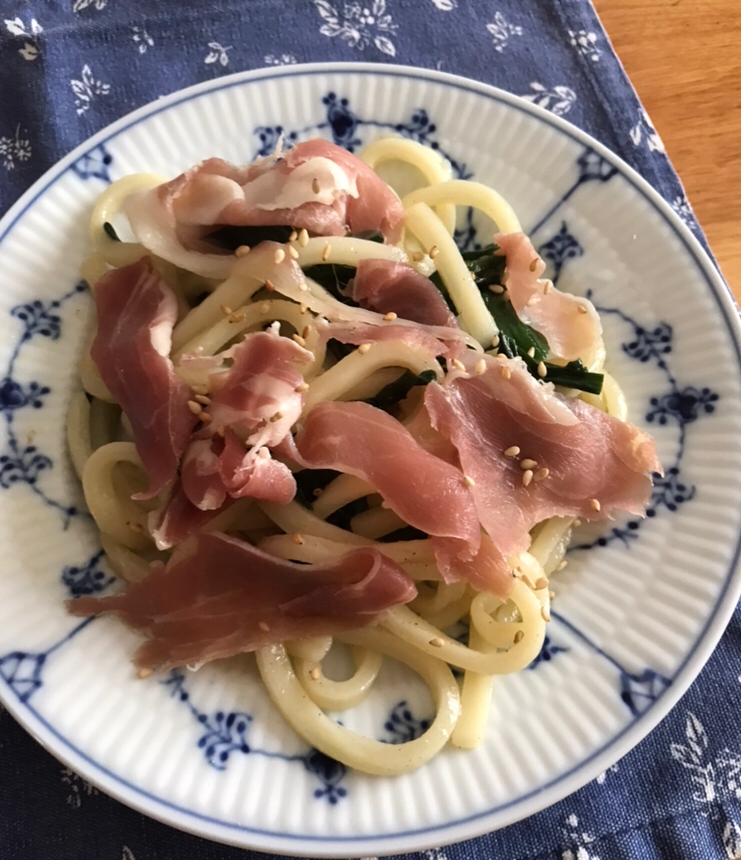 生ハムとニラの焼うどん